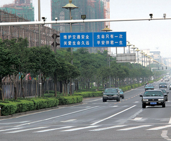 再點(diǎn)60套路燈，照亮鄭州百姓夜晚回家路